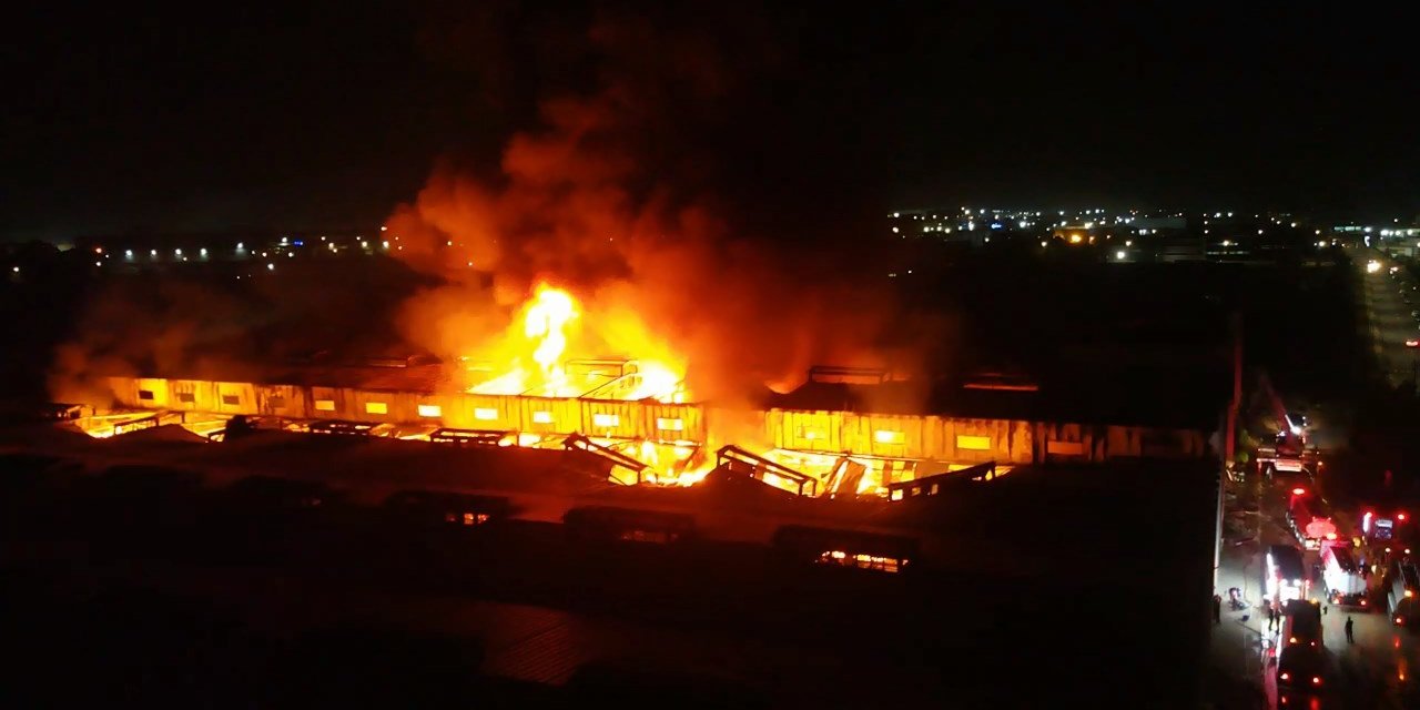 Çerkezköy'de Bir Kumaş Fabrikasının Deposunda Yangın (2)