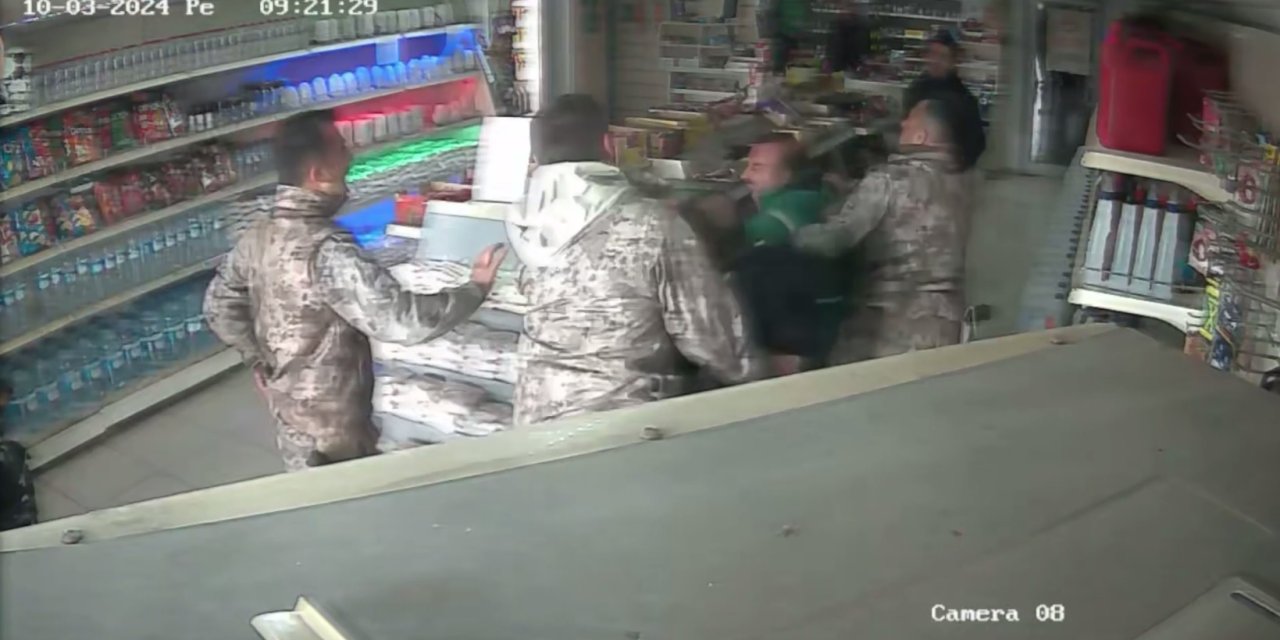 Özel Harekat Polisleri İle Akaryakıt İstasyonu Çalışanı Arasındaki Kavga Kamerada