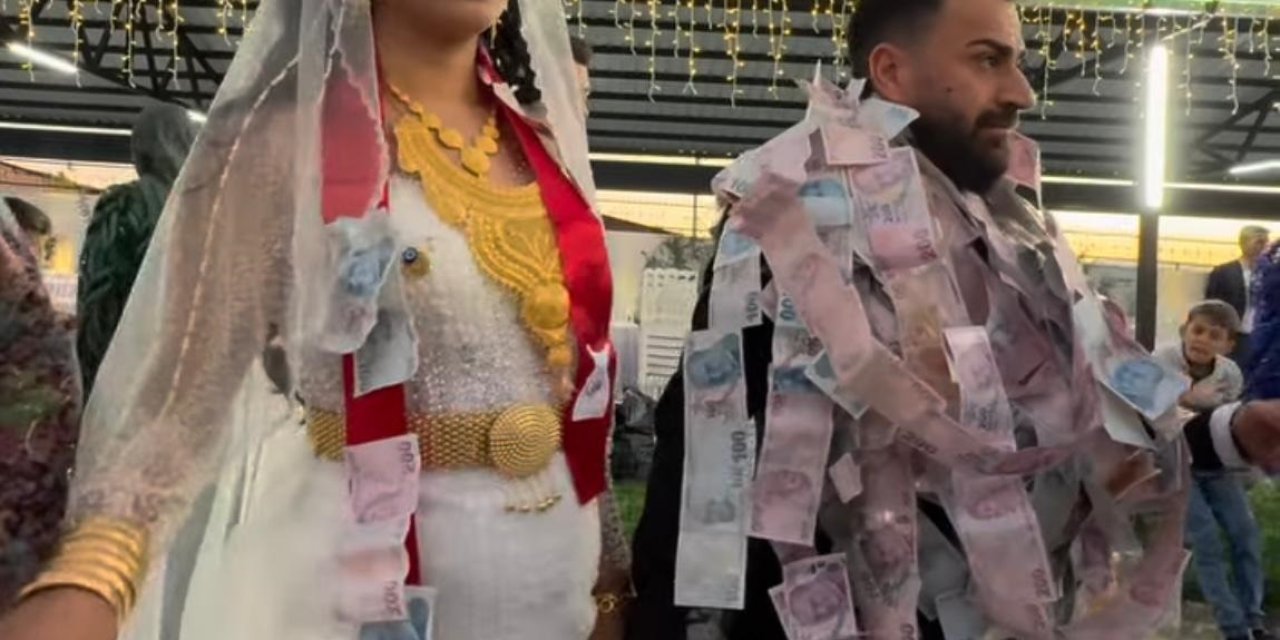 Van Aşiret Düğününde Damada 10 Milyon Tl,  Geline 4 Kilo Altın Takıldı