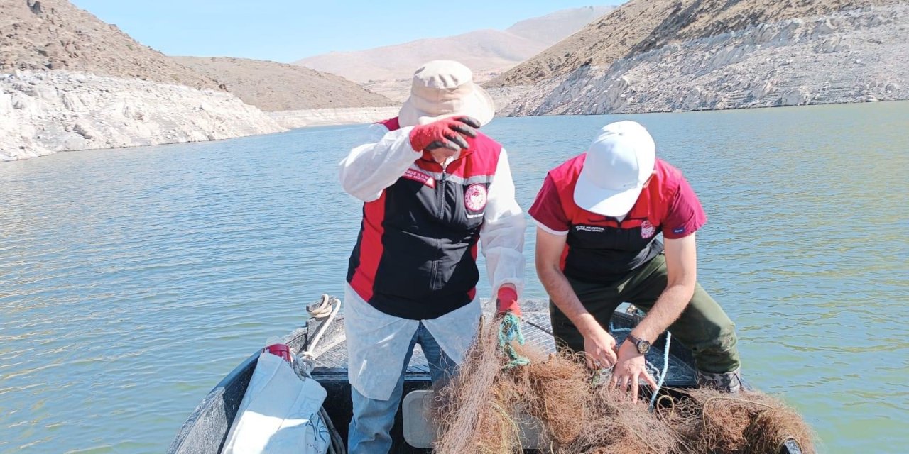 Kayseri’de Baraj Gölünden 550 Metre Hayalet Ağ Ve 800 Pinter Ağ İmha Edildi