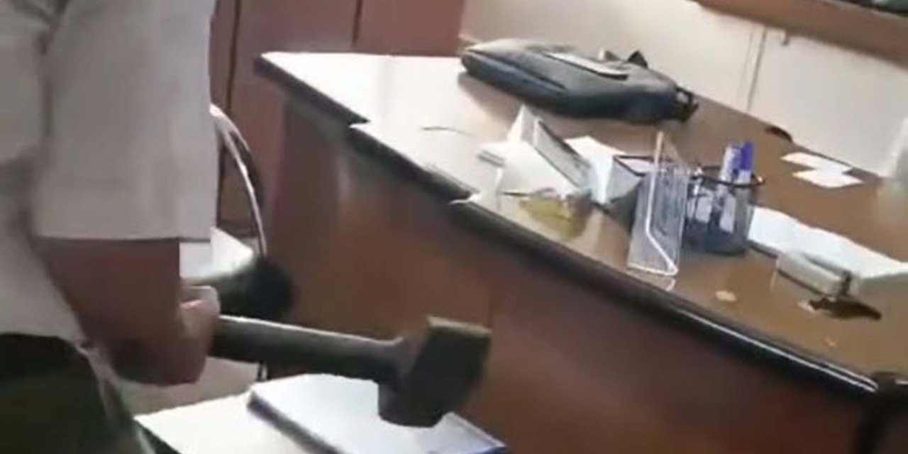 Eshot Garajında Makam Odasına Sendikacıdan Balyozlu Saldırı