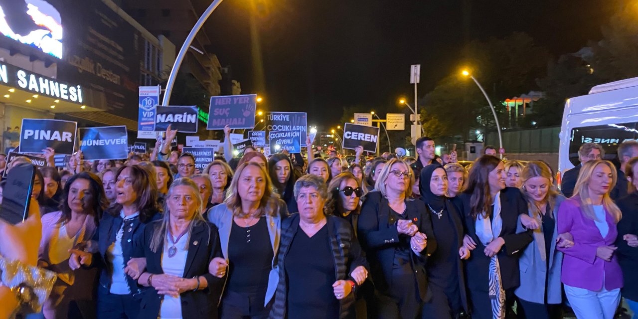 Chp Kadın Kolları'ndan 'Kız Çocukları' İçin Ankara'da 'Simsiyah' Yürüyüş