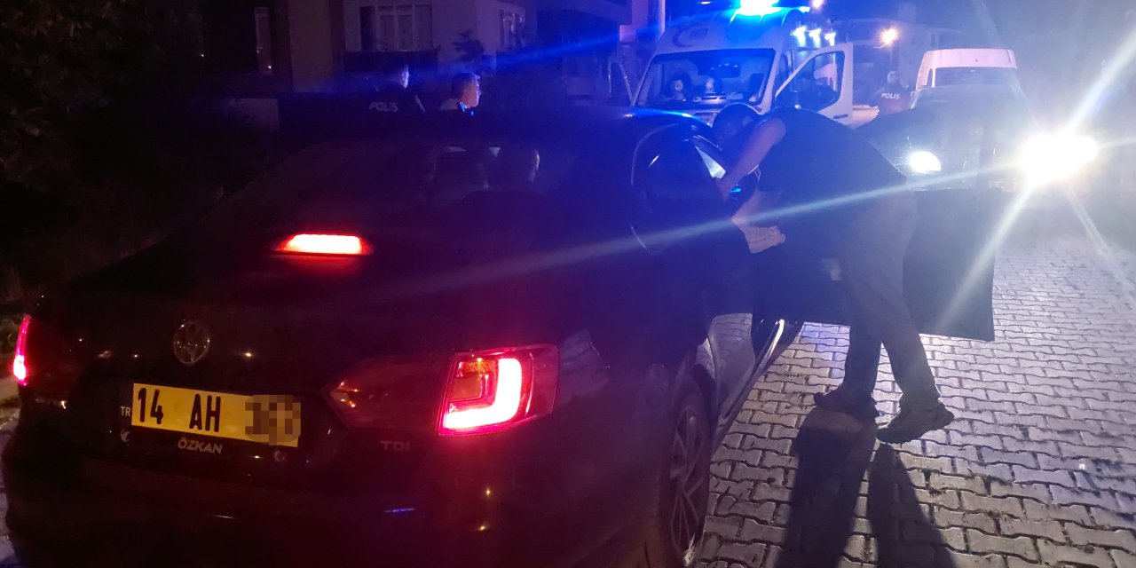 Yolun Ortasında, Çalışır Vaziyetteki Otomobilinde Sızdı