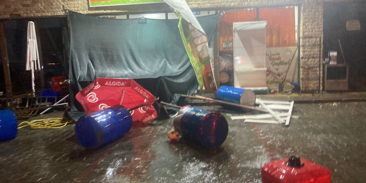 Karabük'te Sağanak; Cadde Ve Sokaklar Suyla Doldu