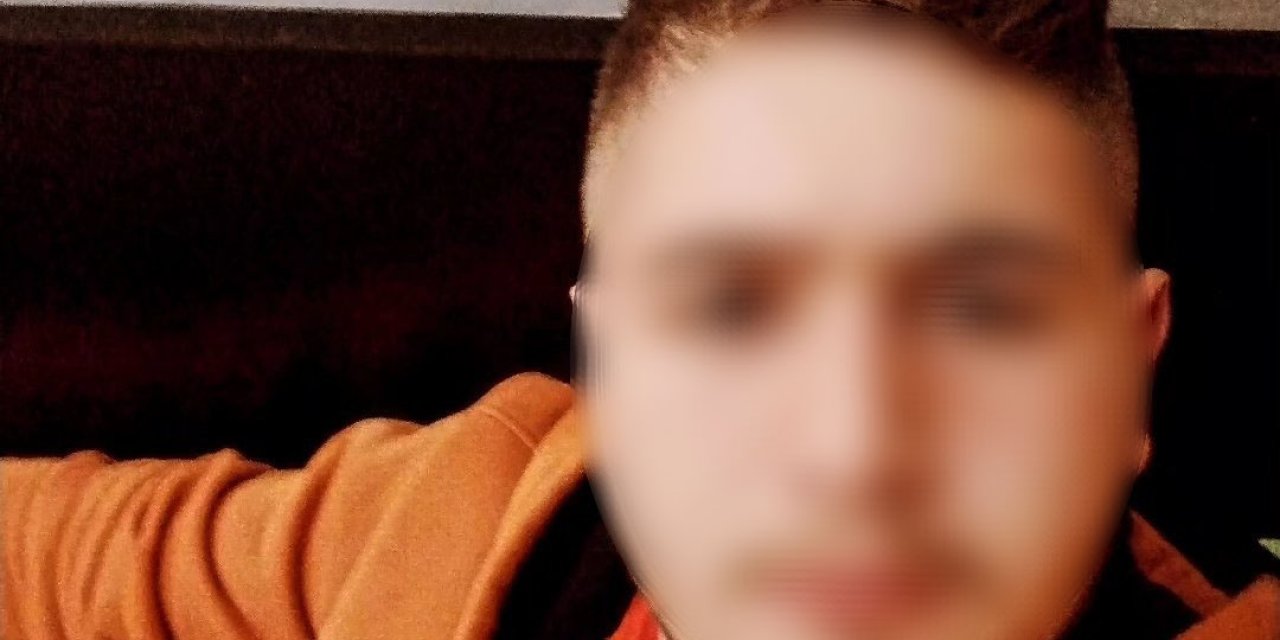 Dedesini, Dedesinin Birlikte Yaşadığı Kadını Ve Evdeki 1 Kişiyi Bıçak Ve Baltayla Öldürdü