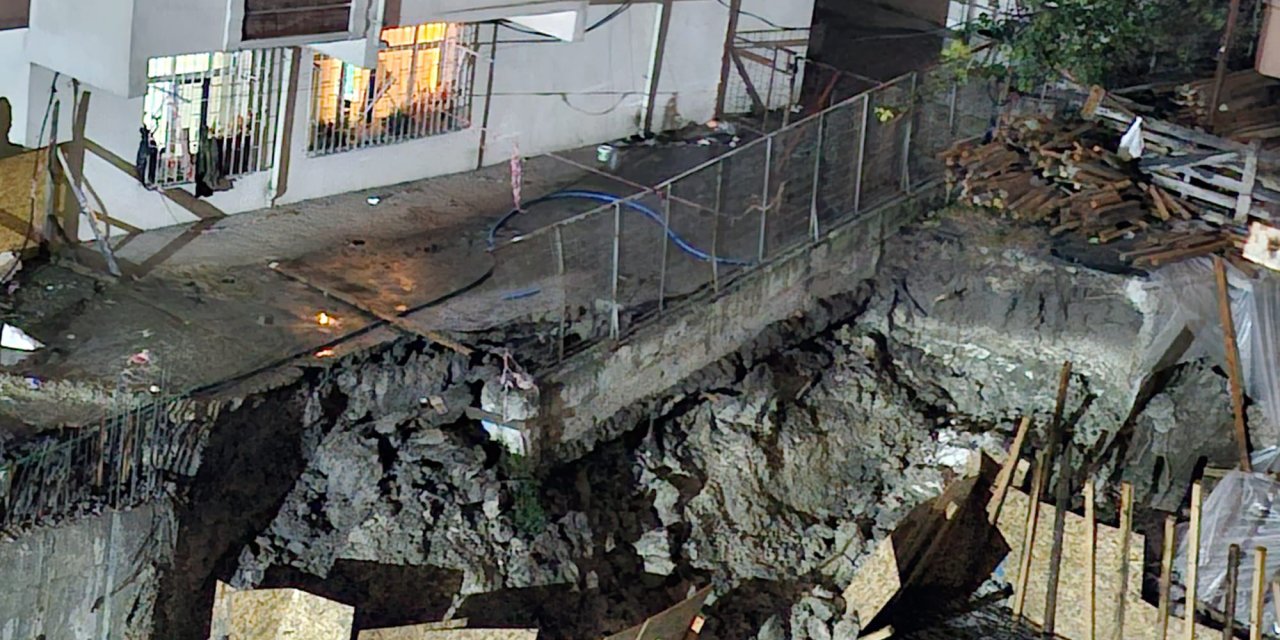 İstanbul-küçükçekmece’de 5 Katlı Binanın Bahçe Duvarı Çöktü; Bina Tahliye Edildi