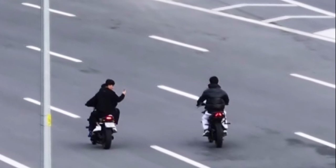 İstanbul- Eyüpsultan'da Motosikletliler Kaçtı Polis Kovaladı O Anlar Kamerada // Ek Bilgi