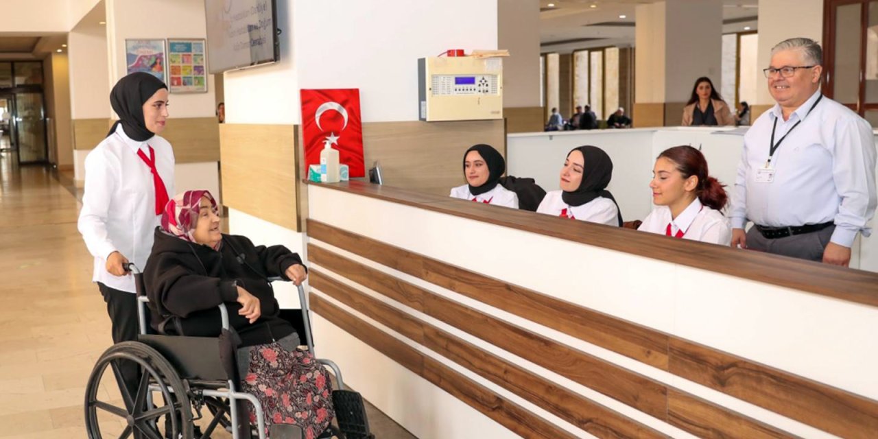 Fakülte Hastanesinde 63 Öğrenci, Hastalara Refakatçi Oldu