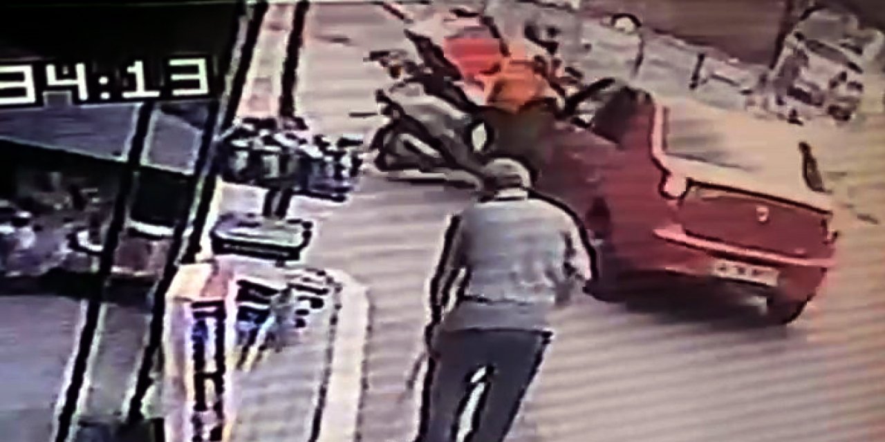 İstanbul - Avcılar’da Otomobille Motosiklet Böyle Çarpıştı