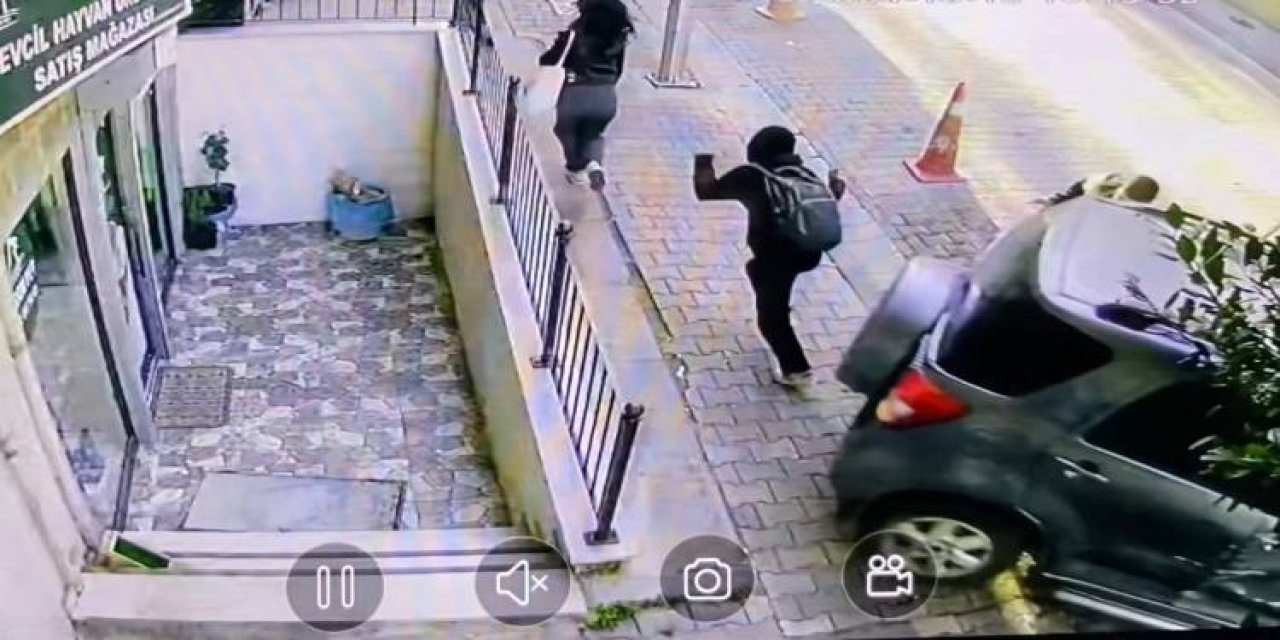 İstanbul-güngören’de Kaldırımda Yürüyen Çocuklar Cipin Altında Kalmaktan Son Anda Kurtuldu