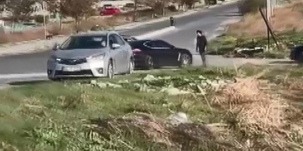 İstanbul - Büyükçekmece’de Otomobiliyle Husumetlisinin Aracına Defalarca Çarptı