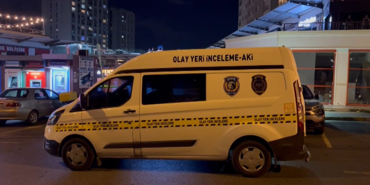 İstanbul- Avcılar’da 2 Kişinin Yaralandığı Silahlı Saldırı Kamerada