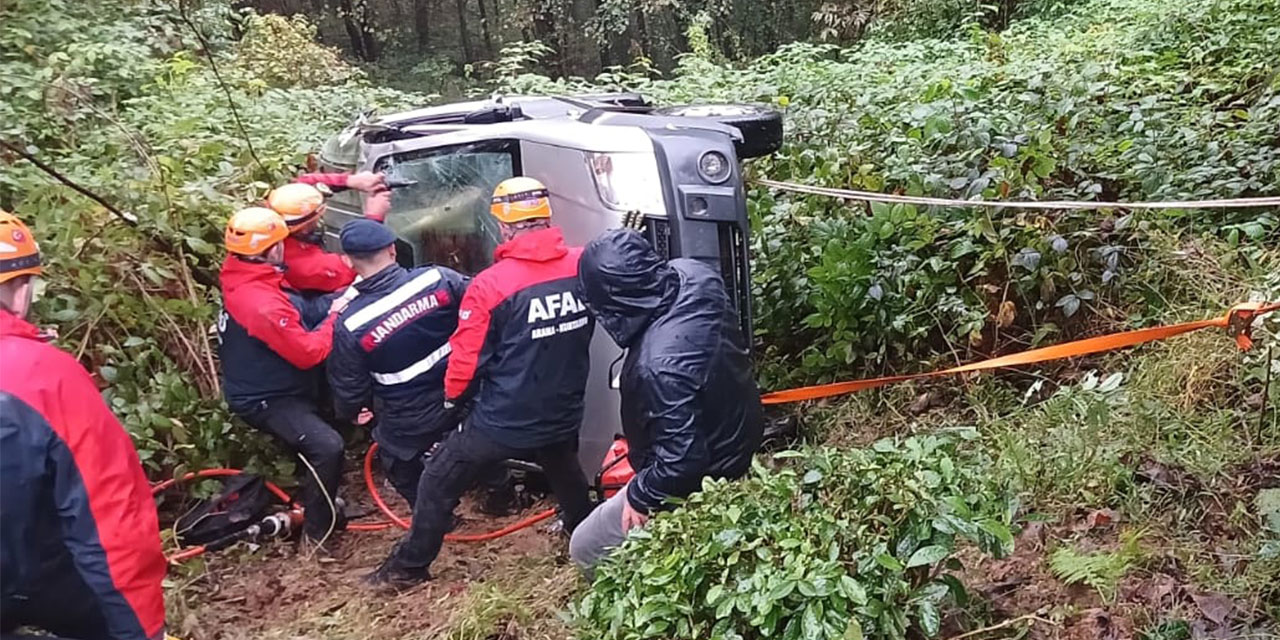 Rize’de Kamyonet Uçuruma Yuvarlandı Sürücü Yaralandı