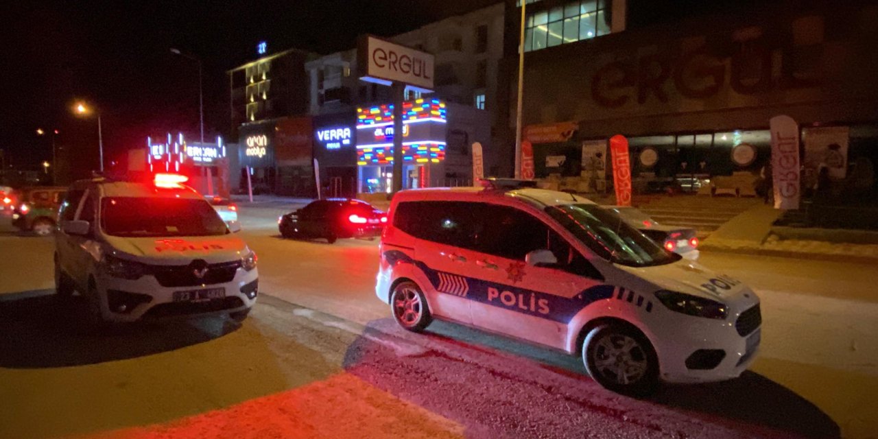 Elazığ'da Düğün Salonunda Bıçaklı Kavga: 4 Yaralı