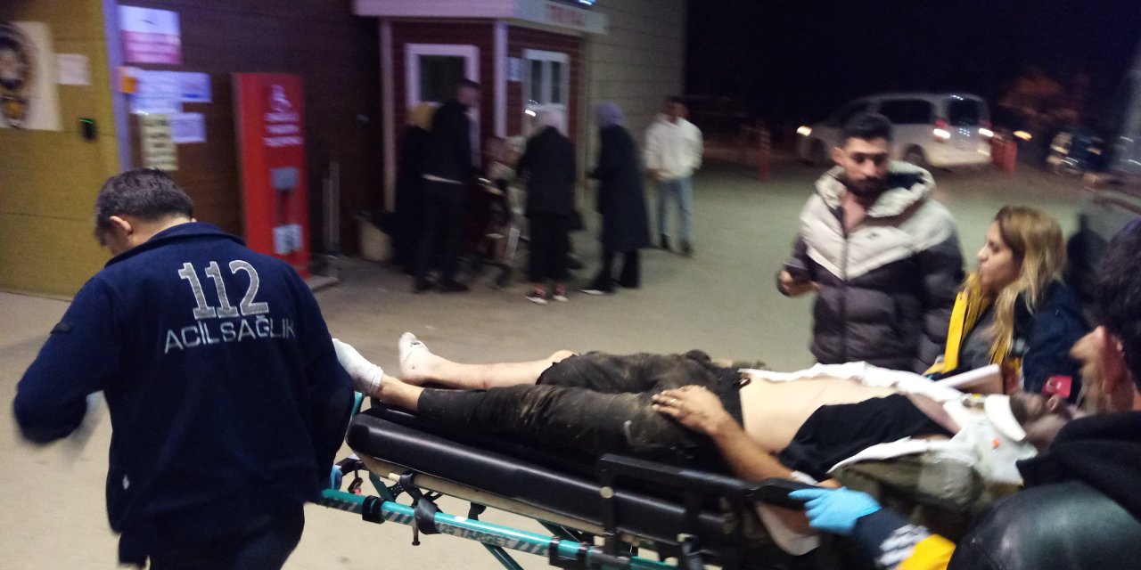 Kaza Yapıp, Kamyonetinden İnen Sürücüye Otomobil Çarptı; Durumu Ağır