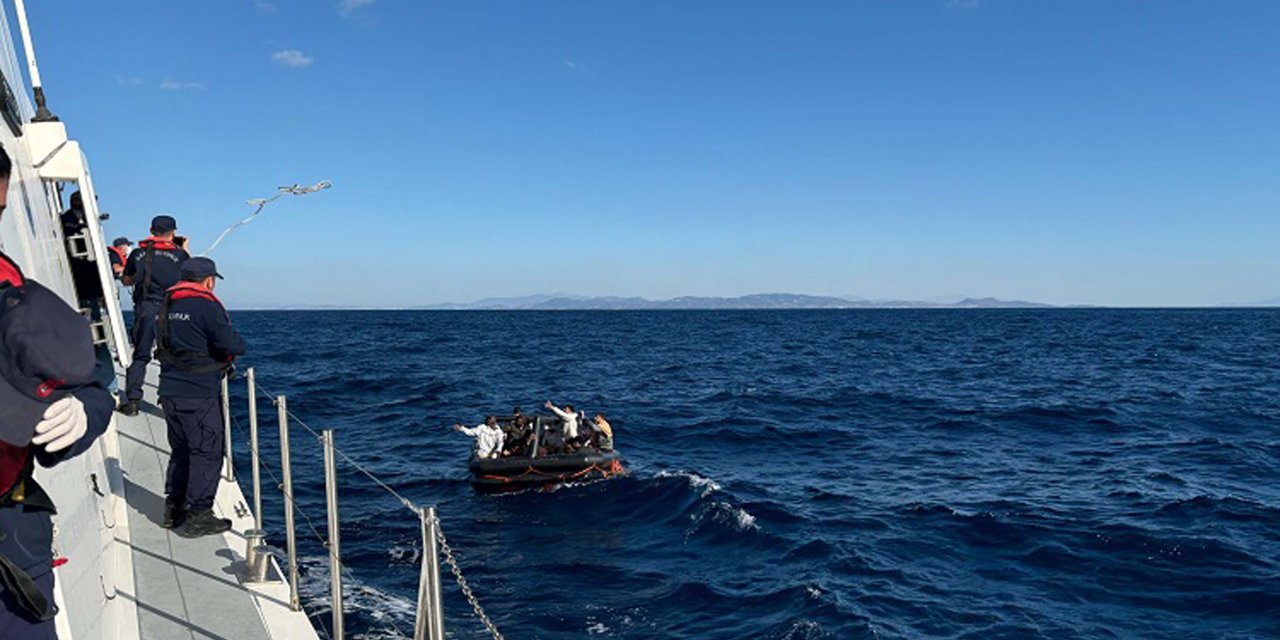 İzmir'de 76 Kaçak Göçmen Kurtarıldı