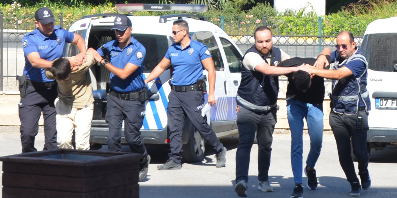 Antalya Polis Memuruna Silahlı Saldırının 2 Şüphelisi Adliyede