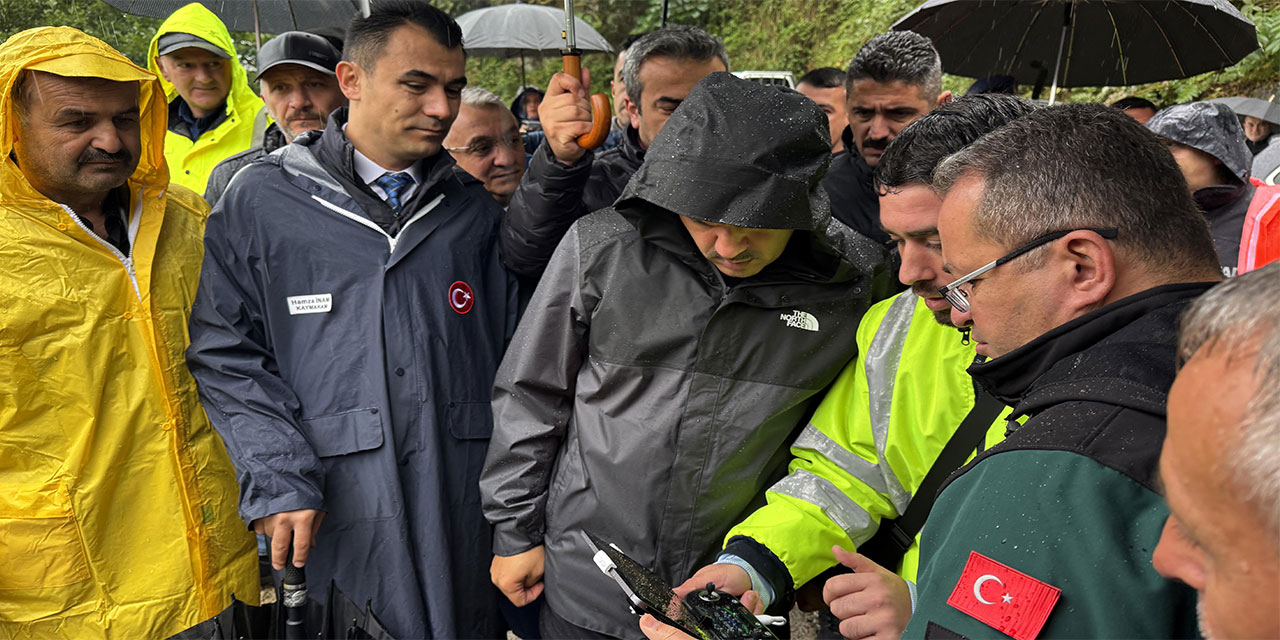 Rize'de 2 evin toprak altında kaldığı heyelan bölgesinde Vali Baydaş incelemelerde bulundu