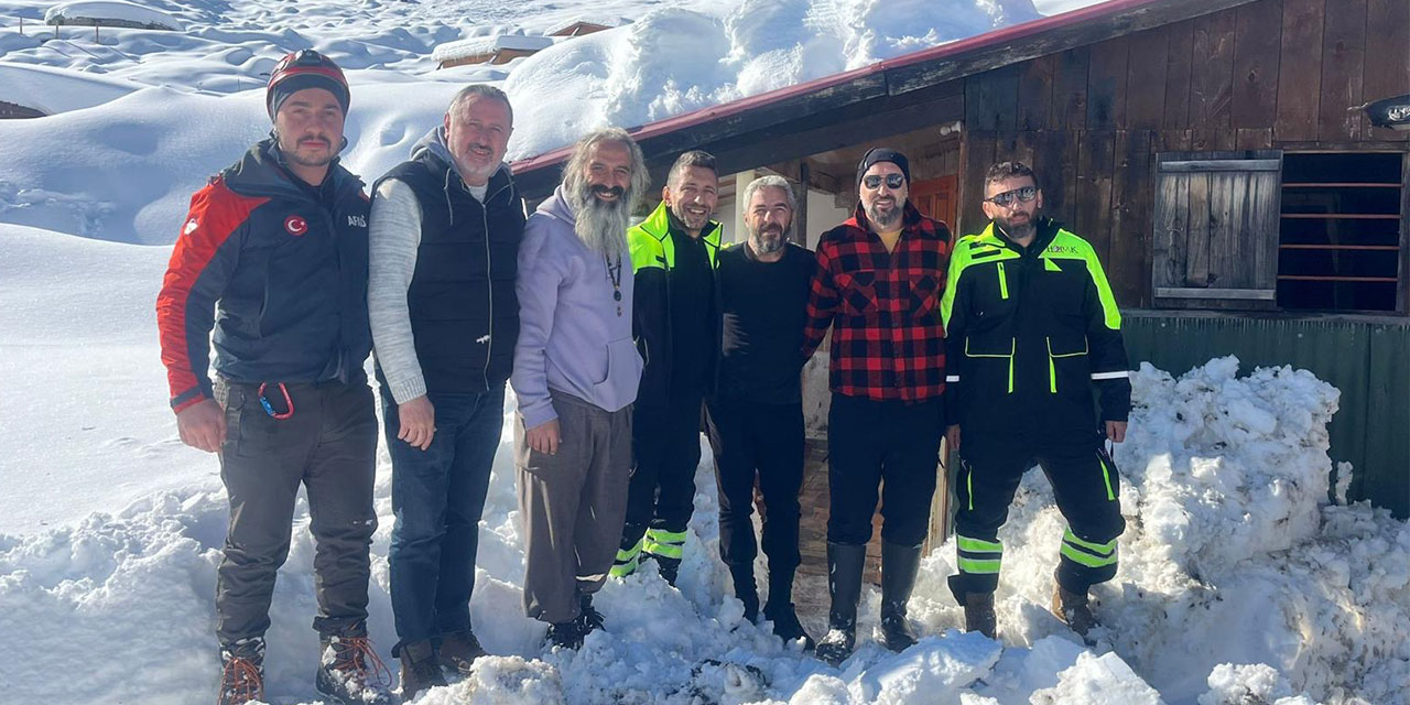 Artvin'de kar nedeniyle yaylada mahsur kalan 5 kişi kurtarıldı