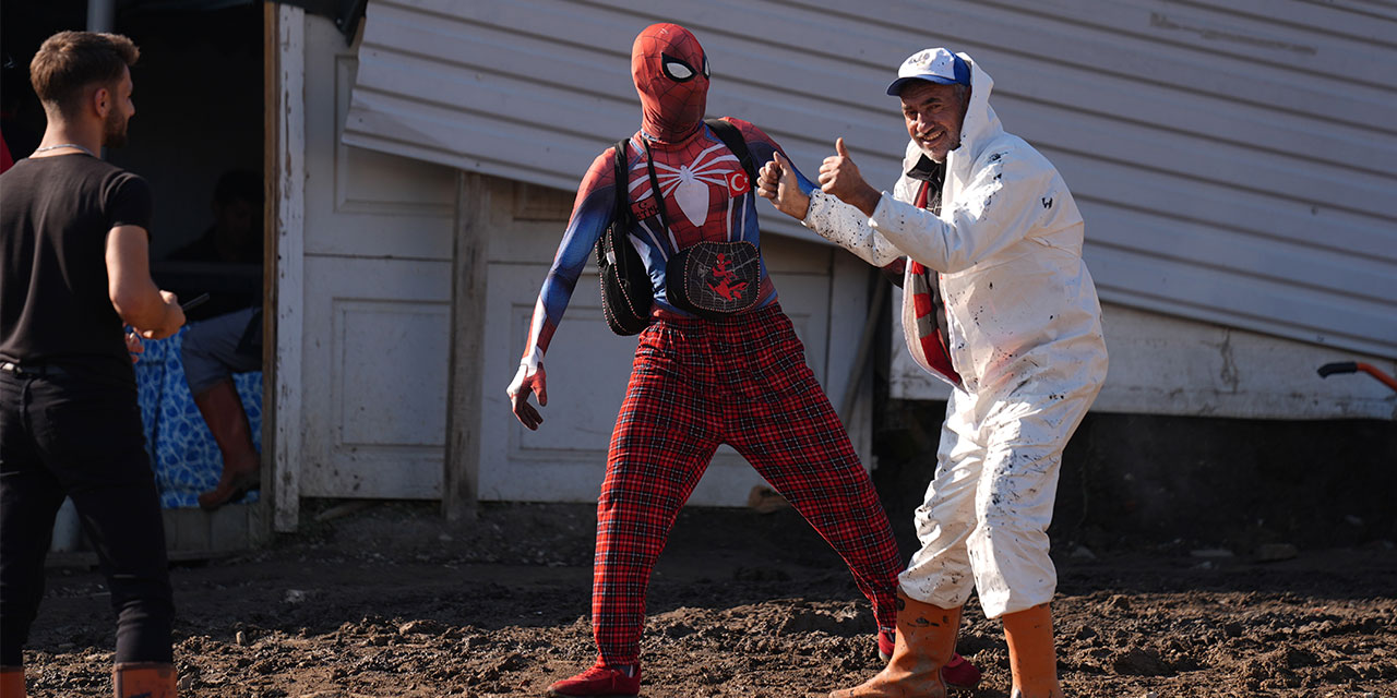 Türkiye'yi dolaşan "Örümcek Adam" Düzce'de antik kenti ziyaret etti