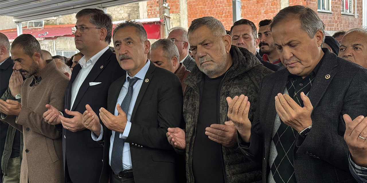 CHP Rize Milletvekili Tahsin Ocaklı'nın annesi son yolculuğuna uğurlandı