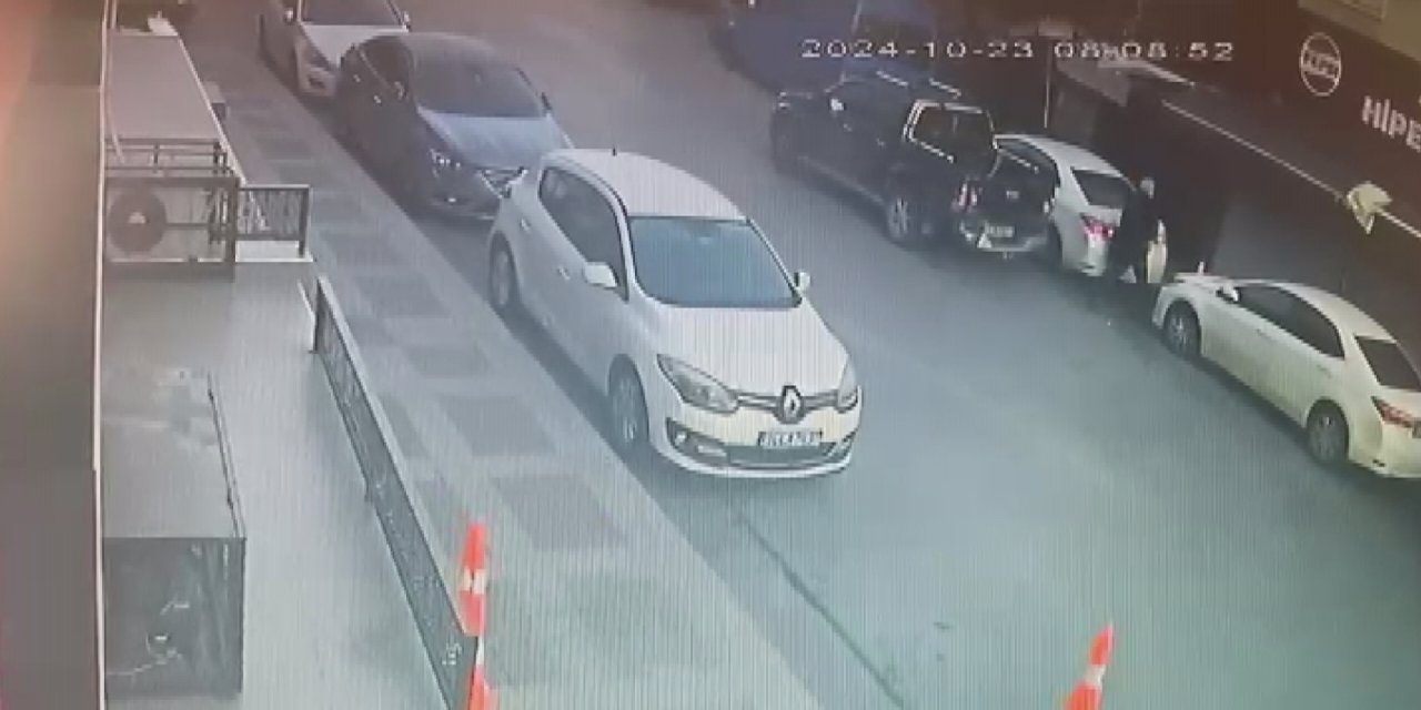 Üsküdar'da polise çekiçli saldırı kamerada
