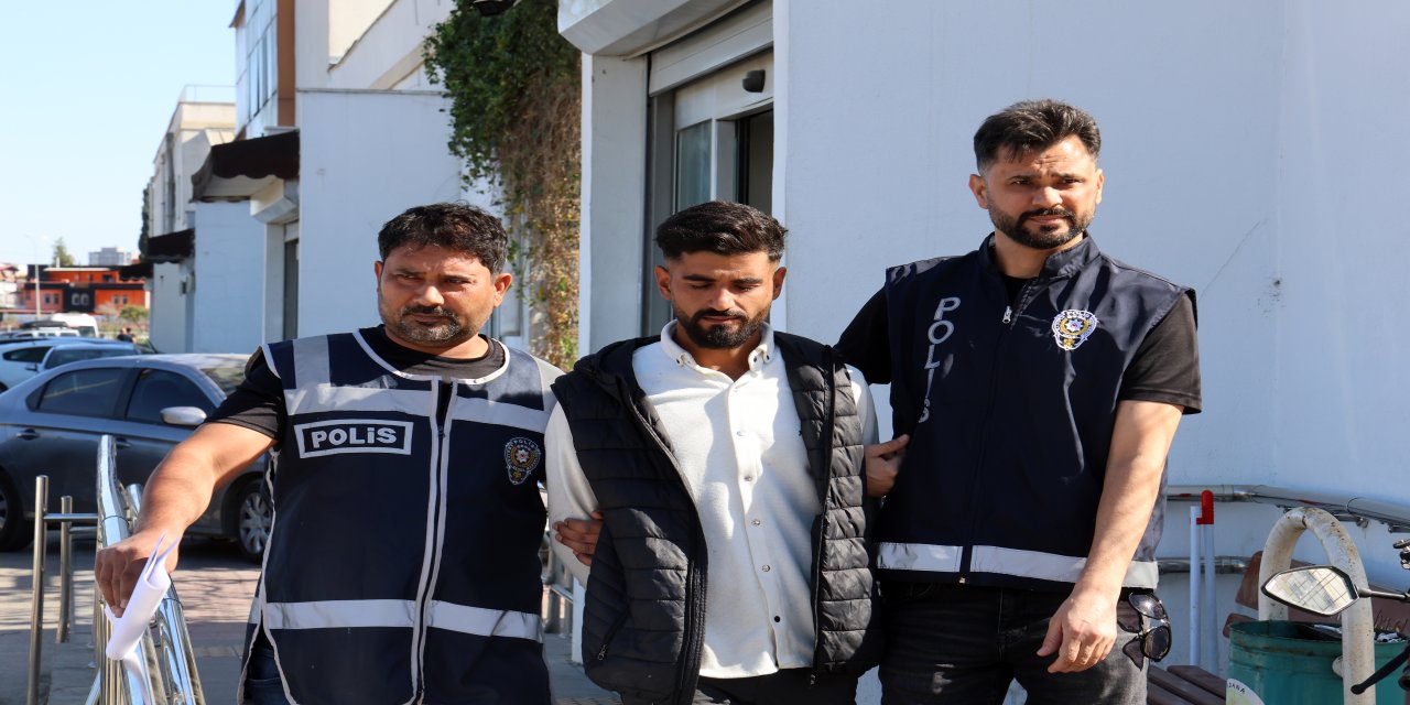Baba ile kızı, damattan kaçarken otomobilde vurulmuş