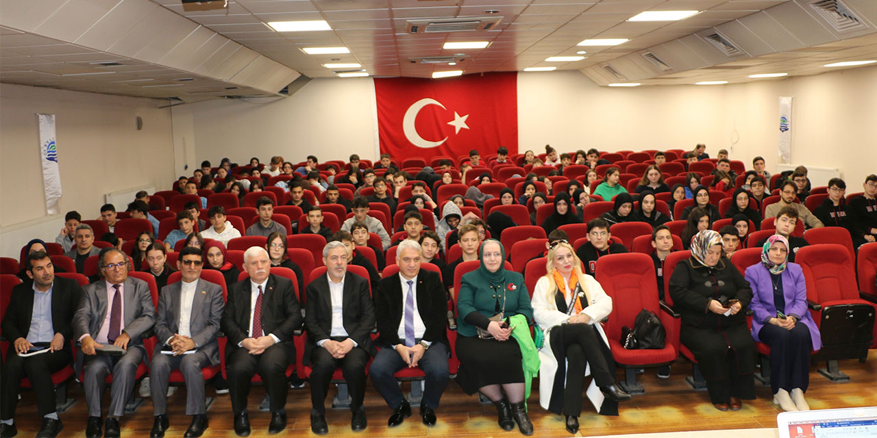 Of'ta söyleşi düzenlendi