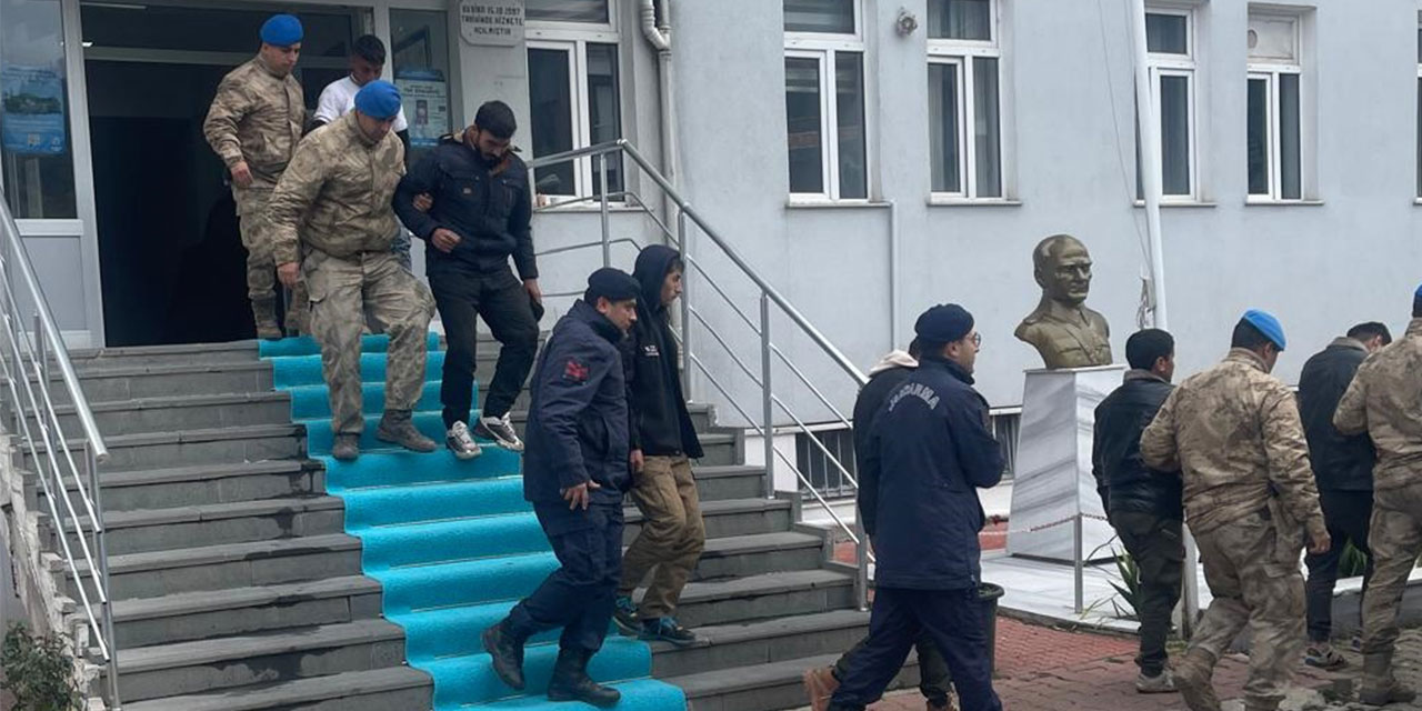 Artvin'de 18 düzensiz göçmen yakalandı