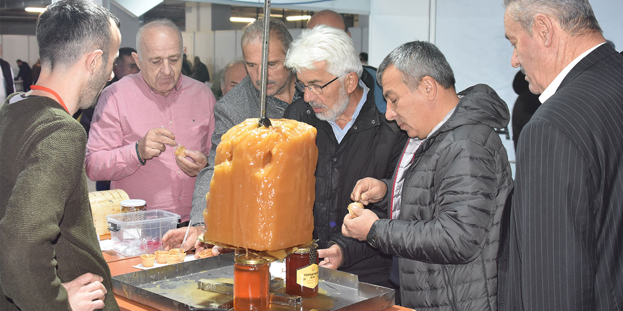 Arıcılık ve Arı Ürünleri Fuarı'nda 'bal döner'e ilgi
