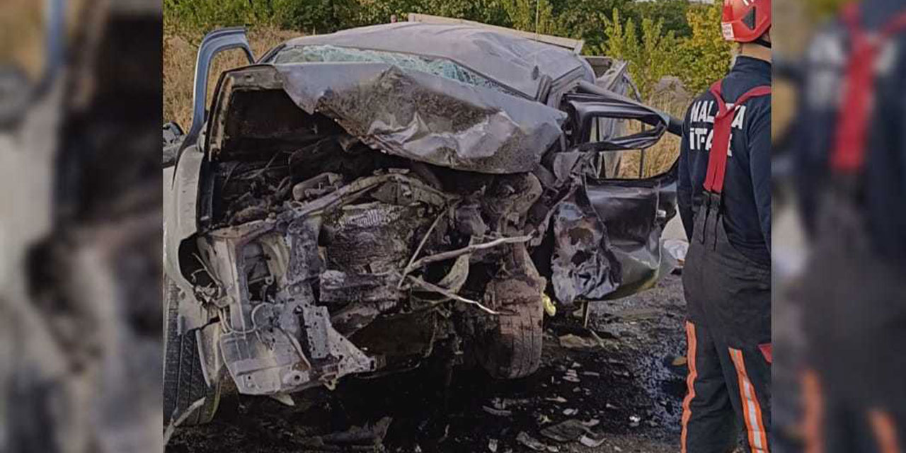 Malatya'da kamyonet ile otomobil çarpıştı: 3 ölü, 4 yaralı