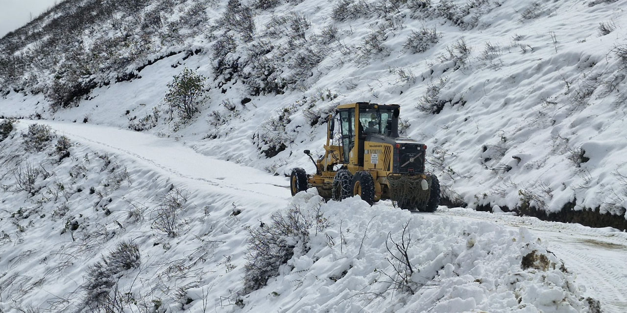 Yayla yollarında karla mücadele çalışmaları sürüyor