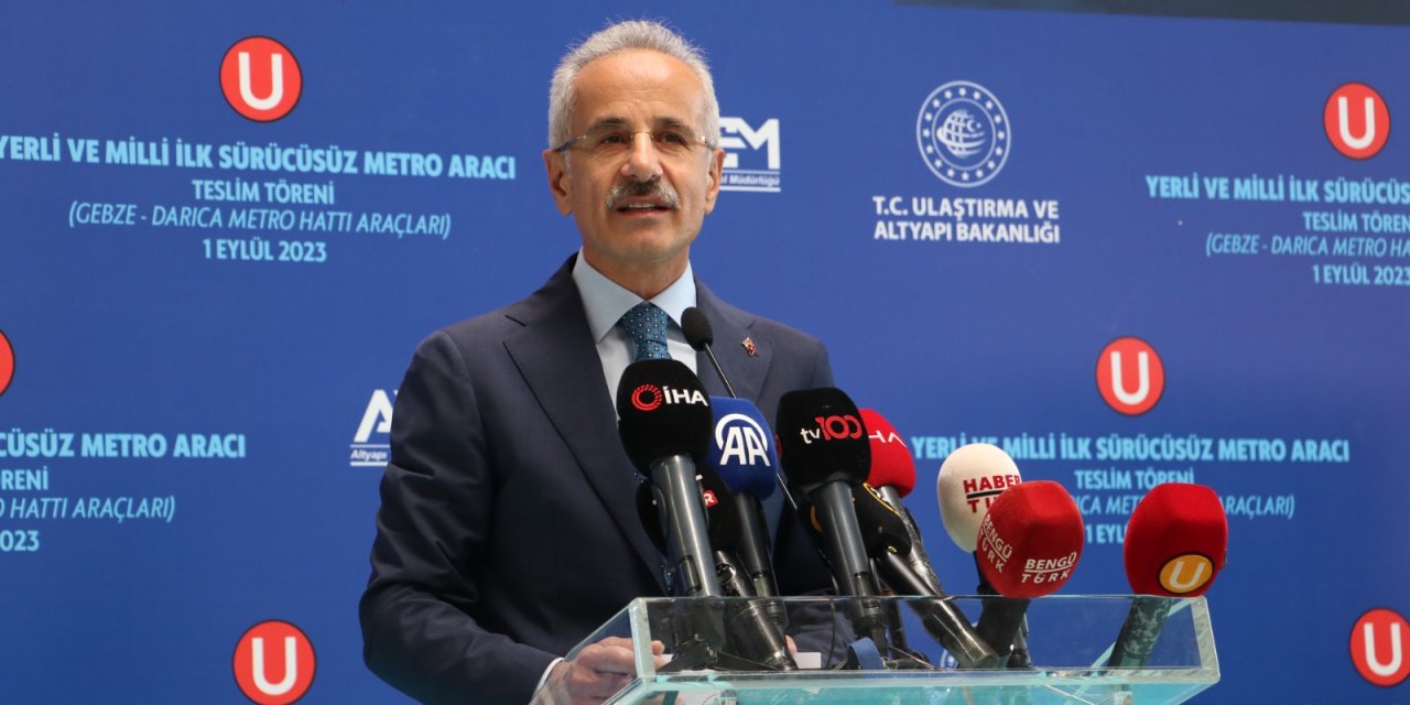 Bakan Uraloğlu, İlk Yerli Sürücüsüz Metro Aracını Tanıttı