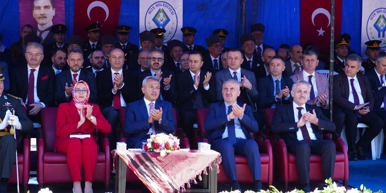 Cumhuriyet'in 101. yıl dönümü Rize'de törenle kutlandı