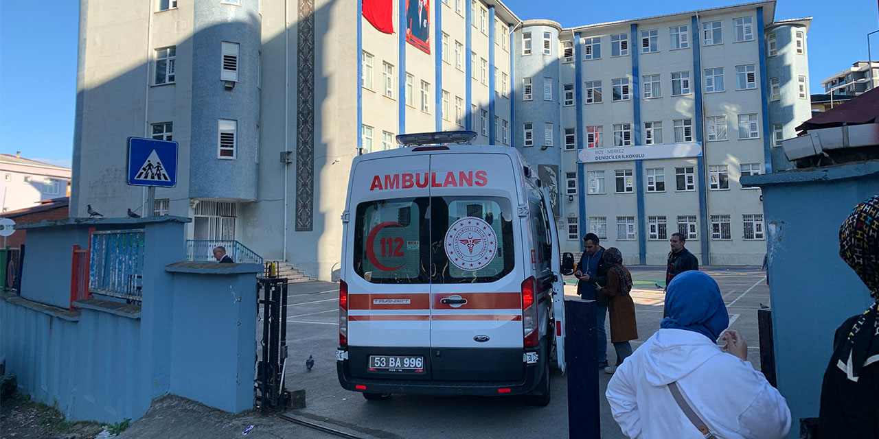 Rize'de yaya geçidinde hafif ticari aracın çarptığı öğrenci yaralandı