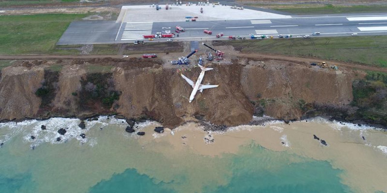 Trabzon'da pistten çıkarak deniz kenarında durabilen uçağın pilotlarının yargılanması sürdü