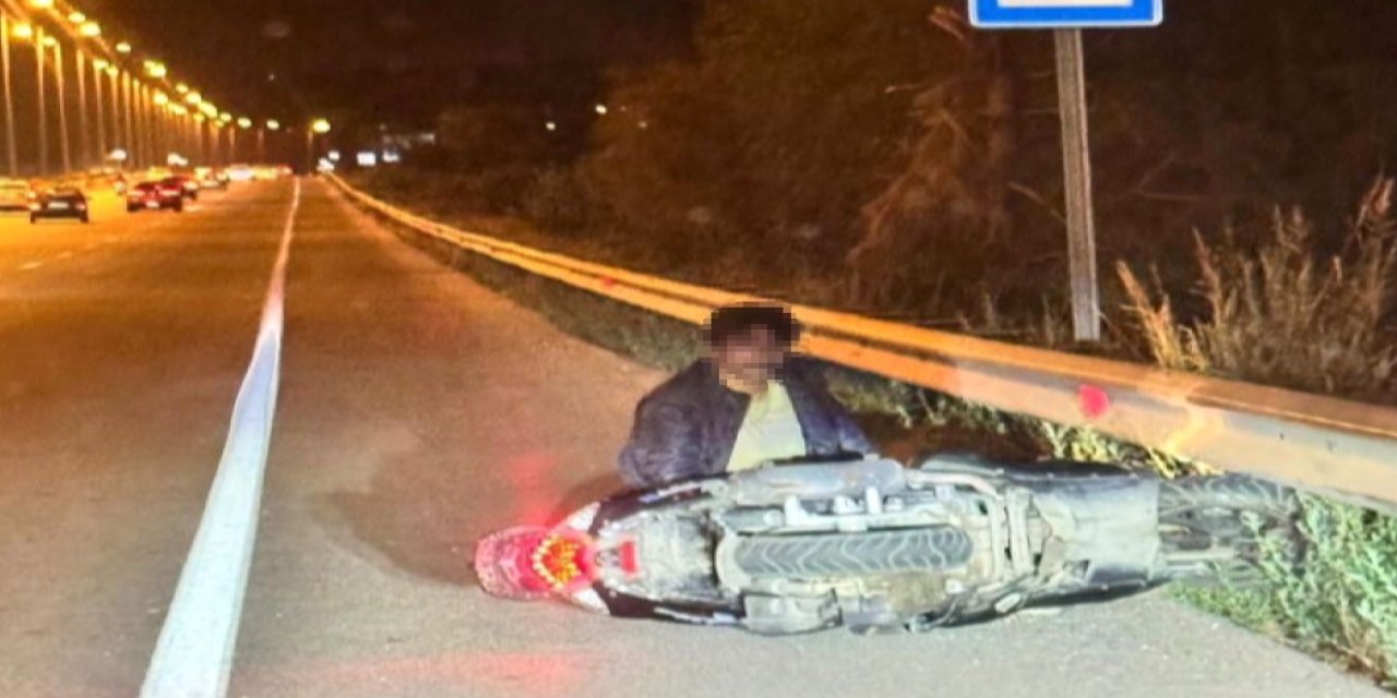 Motosikletiyle bariyere çarptı, yola devam edince minibüsün altına girdi