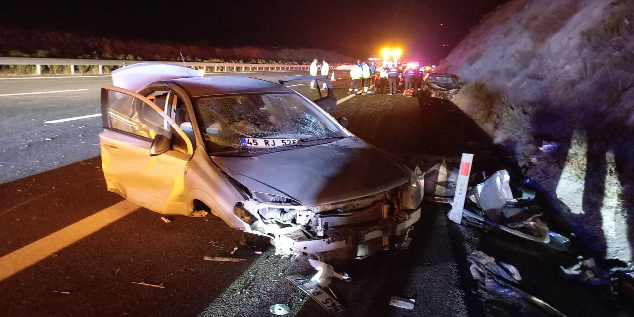 TIR’dan devrilen tomruklar zincirleme kazaya neden oldu: 1 ölü, 9 yaralı