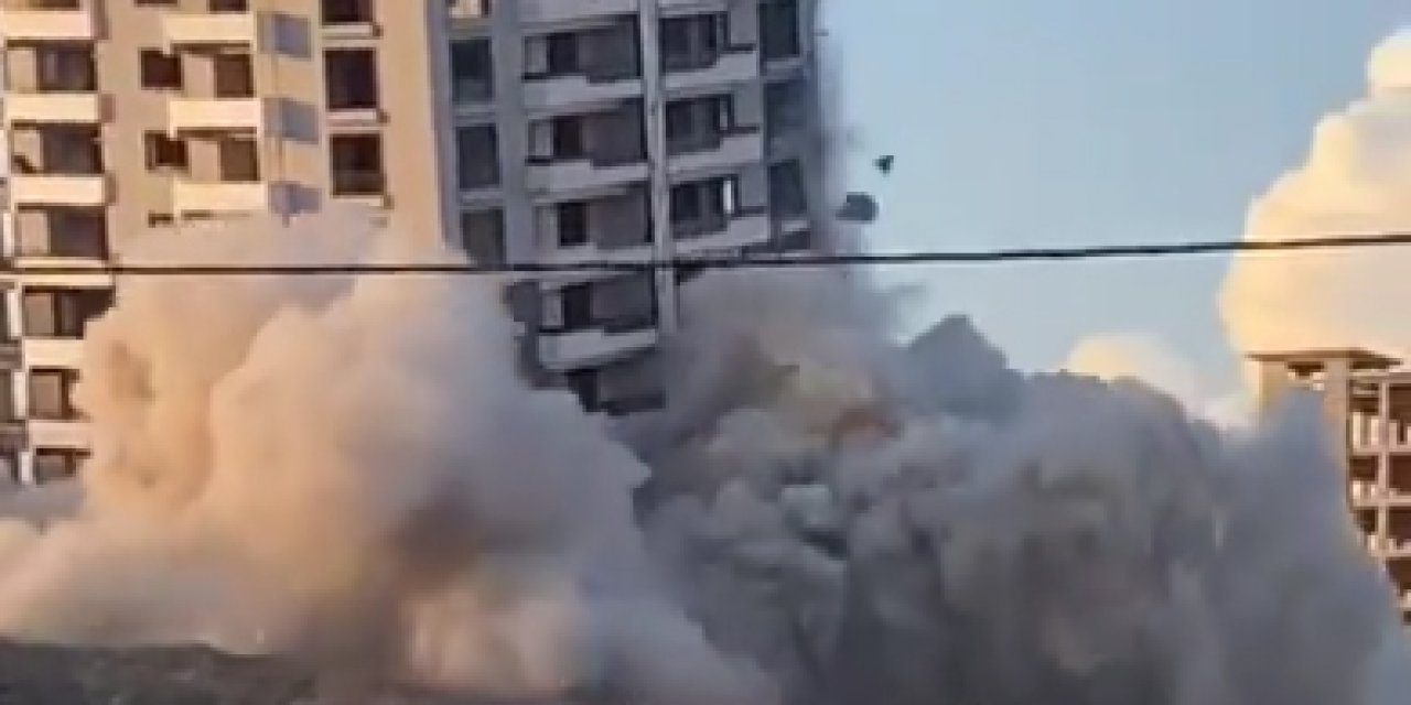 Hatay'da 15 Katlı Hasarlı Bina, Dinamitle Yıkıldı