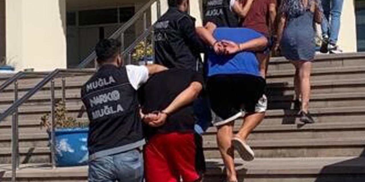 Sattıkları Uyuşturucuları Orman İle Kamp Alanına Gömmüşler