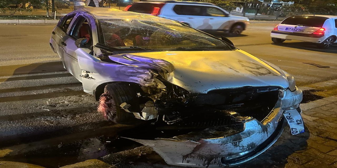 Otomobil, refüje çarpıp takla attı; 1 ölü, 3 yaralı