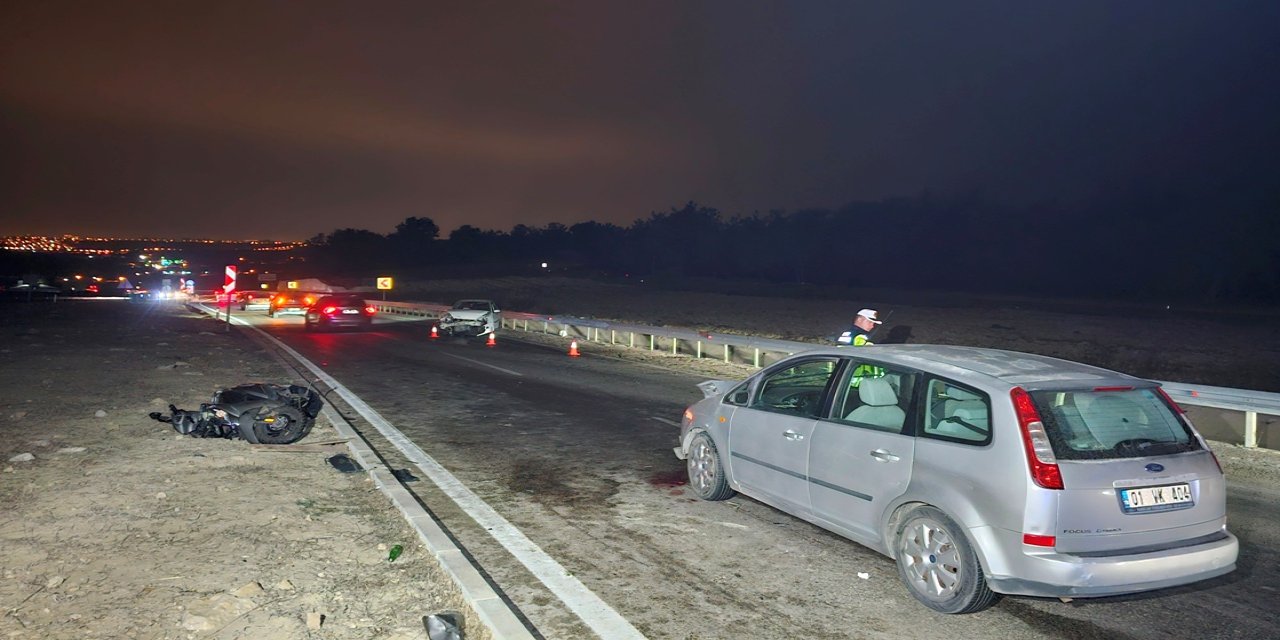 Adana'da otomobil, motosiklete çarptı: 1 ölü, 3 yaralı
