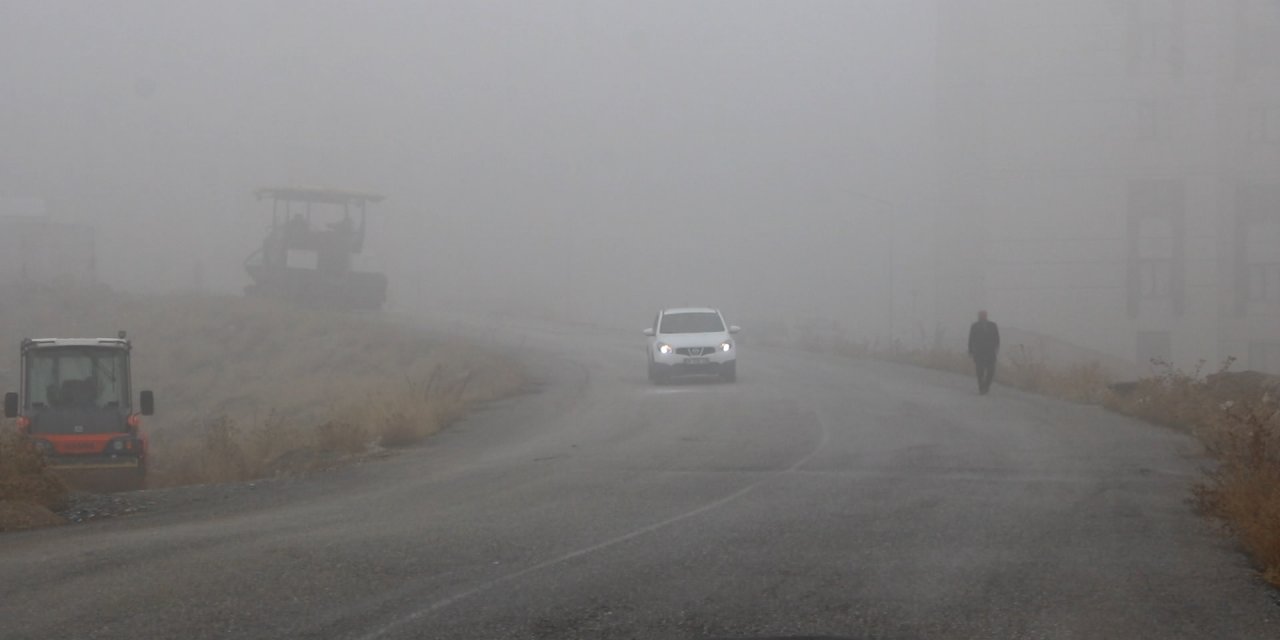 Yüksekova'da yoğun sis