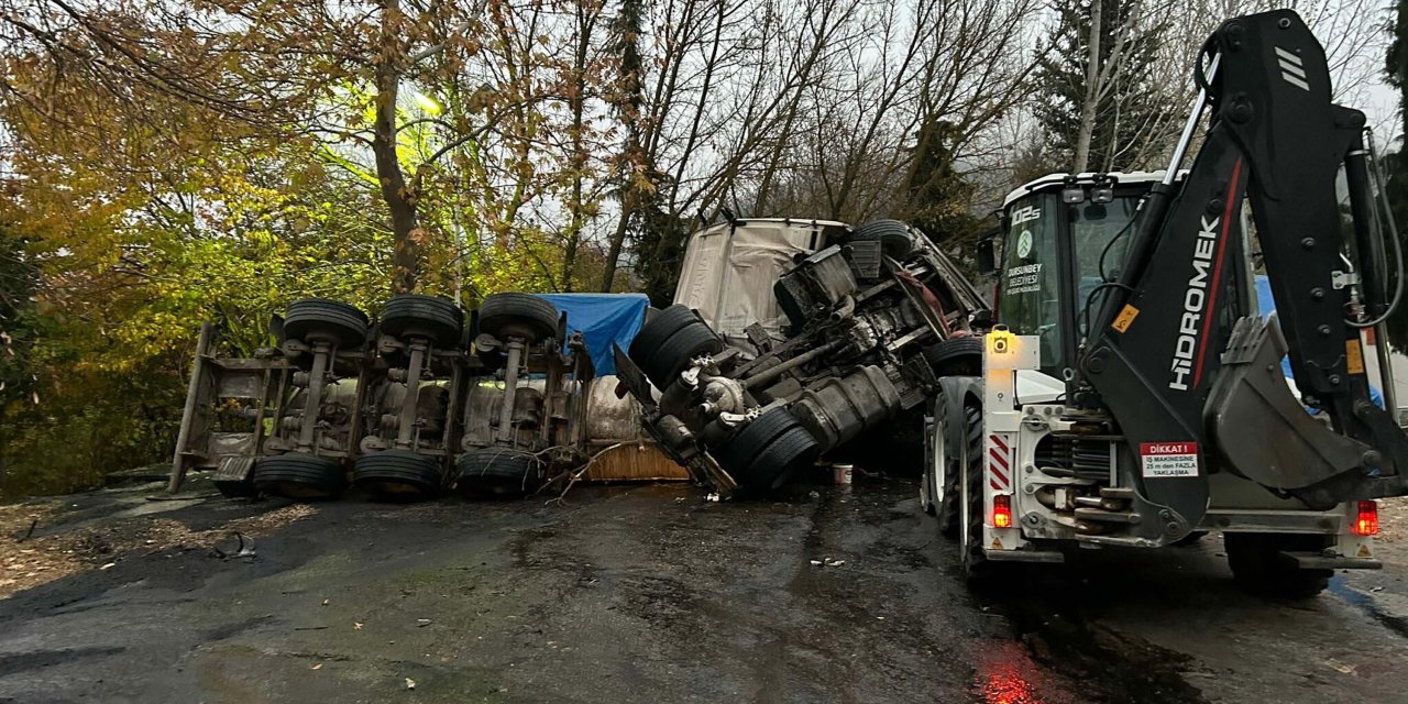 BALIKESİR Devrilen TIR'da sıkışan ve üzerine 'sülfürik asit' dökülen şoför öldü