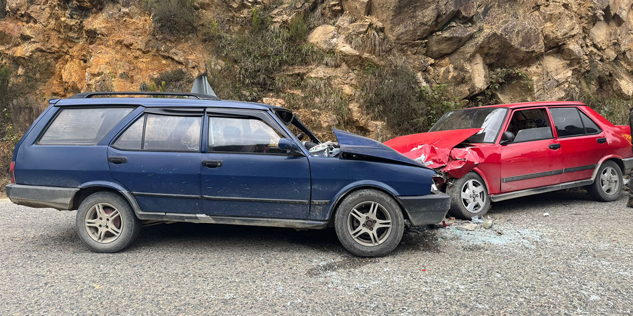 Giresun'da iki otomobilin çarpıştığı kazada 6 kişi yaralandı