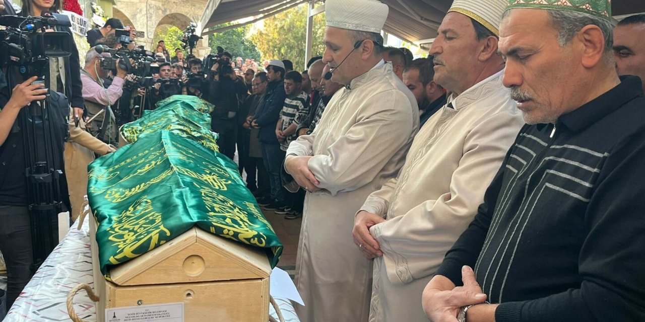 İzmir'de evde çıkan yangında ölen 5 kardeşten geriye oyuncakları kaldı (7)