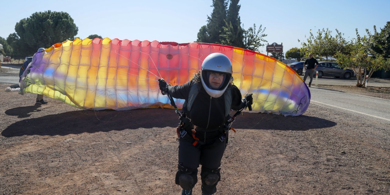 Sağlık Raporu Alanlara Özenen Aile Hekimi Esra, Yamaç Paraşütü Pilotu Oldu