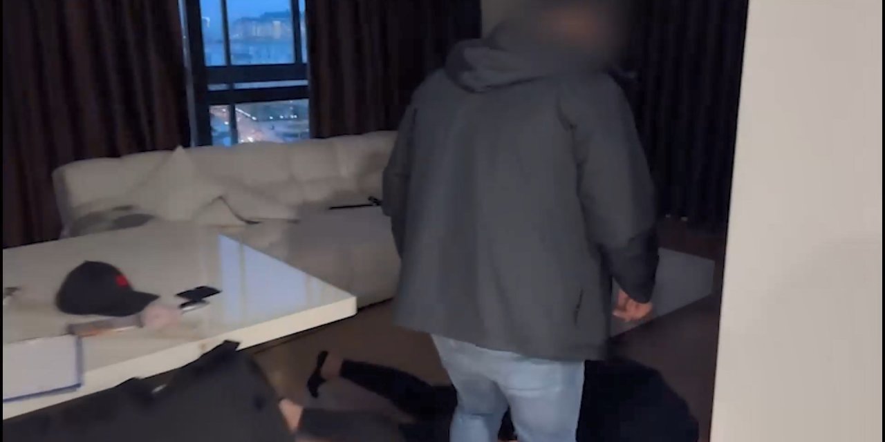 İstanbul - İnterpol kırmızı bülteniyle aranan Larsen'i polis kol saati ve dövmelerinden tespit etti