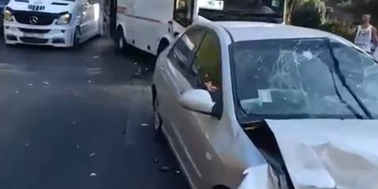 Antalya'da 12 Aracın Karıştığı Zincirleme Kaza