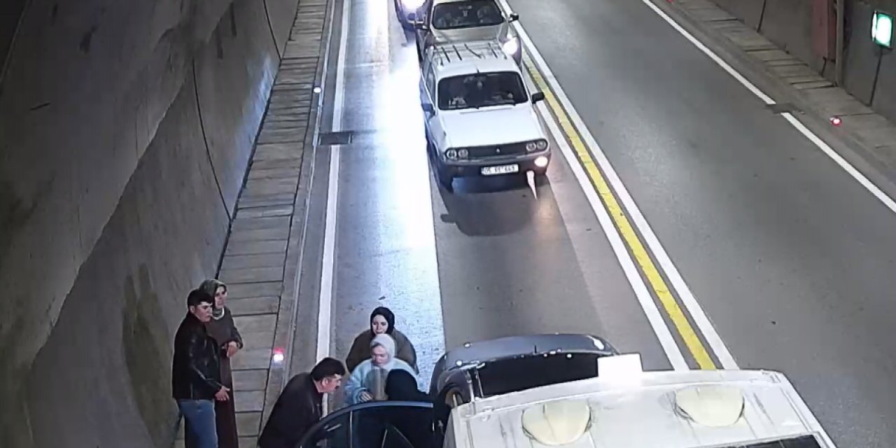 Otomobil ile minibüs çarpıştı: 4 yaralı